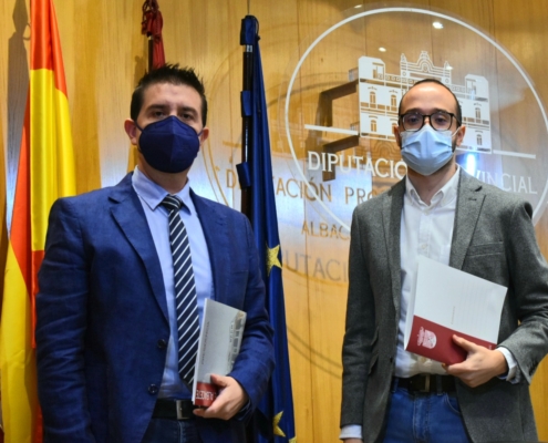 El presidente y el vicepresidente de la Diputación tras la presentación de convocatorias de ayudas para Ayuntamientos frente a la COVID19