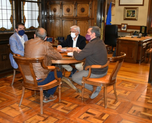 Reunión entre el presidente de la Diputación de Albacete, el director general de Desarrollo Rural de la JCCM, presidente y vicepresidente de REC ...