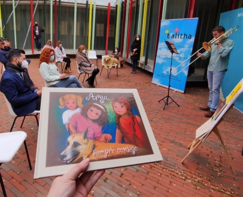 Un momento de la presentación del libro 'Arya siempre contigo'