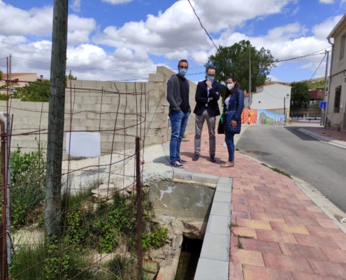 El vicepresidente, Fran Valera, visita algunas de las mejoras realizadas por la Diputación de Albacete en Elche de la Sierra