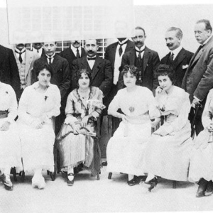 Año 1931. El segundo caballero por la derecha es D. Arturo Cortés y el décimo el también gobernador civil, D. Felipe Montoya. (Mateos Arcánge ...