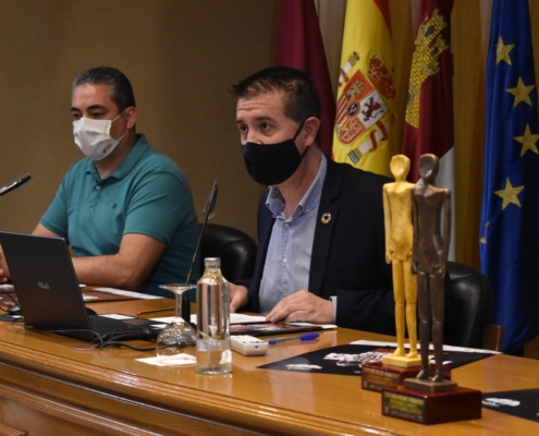 El presidente de la Diputación, Santi Cabañero, y el alcalde Ontur, Jesús López, durante la presentación del ‘Gran Premio Ciclista Primaver ...