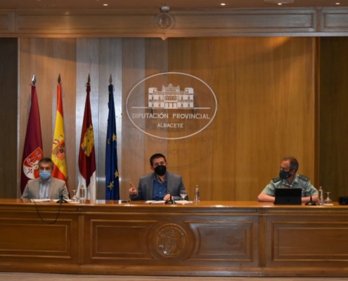 El presidente de la Diputación, Santi Cabañero, junto al subdelegado del Gobierno en Albacete, Miguel Juan Espinosa, y al Teniente Coronel Jefe  ...