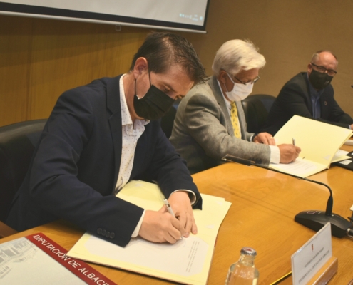 Firma del convenio entre la Diputación de Albacete y RECAMDER para el uso de la Plataforma Sedipualb@ de la institución provincial
