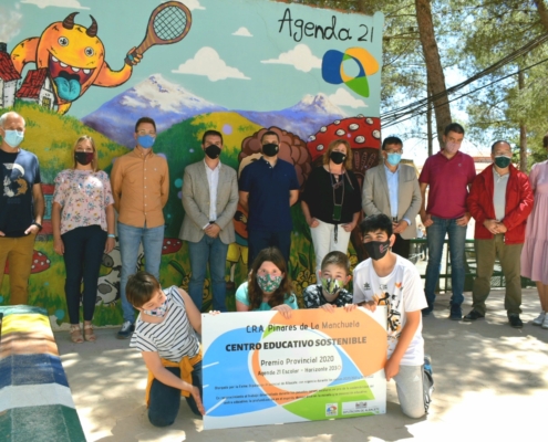 'Foto de familia' del Premio Agenda 21 Escolar-Horizonte 2030 al CRA 'Pinares de La Manchuela'