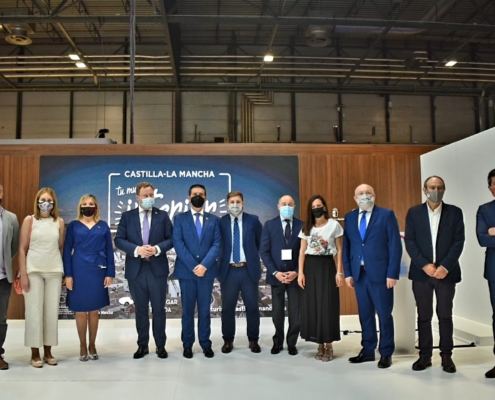 Foto de familia con representantes de diferentes instituciones