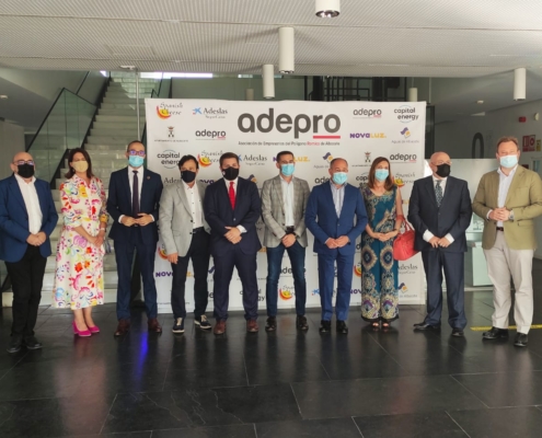 Foto de familia de la Asamblea General de la Asociación de Empresarios del Polígono de Romica, ADEPRO