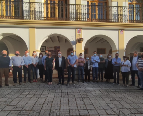 Foto de familia de la inauguración de la Oficna de Turismo del Santuario de Cortes