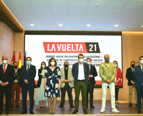 Foto de familia de la presentación de la Vuelta Ciclista a España