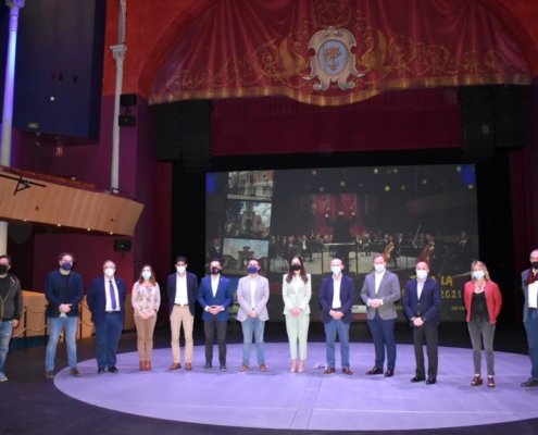 Foto de familia de la presentación de la XXII edición del programa educativo Toca la Banda