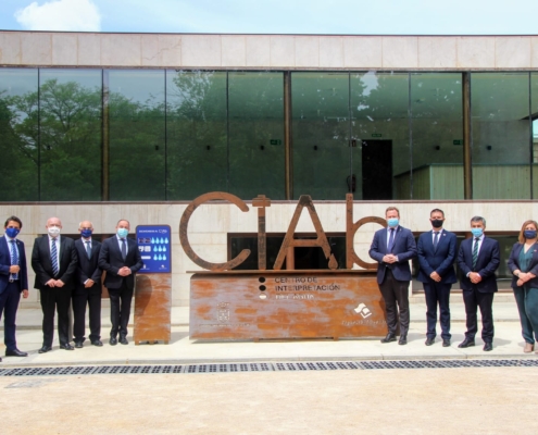 Foto de familia en la inauguración del CIAB en los Depósitos de la Fiesta del Árbol