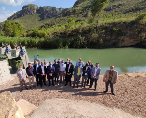 Foto de familia en la visita a los regadíos sociales de Hellín