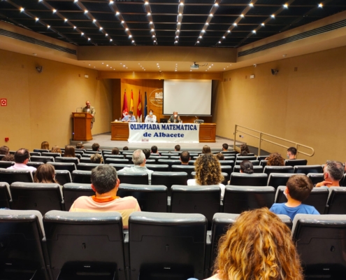 Foto general del salón de actos de la Diputación durante el acto de entrega de los premios de la XXII Olimpiada Matemática