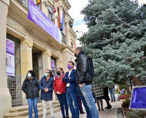 Imagen de archivo del acto de presentación de la exposición con las imágenes ganadoras del V Certamen de Fotografía de Sensibilización contra ...