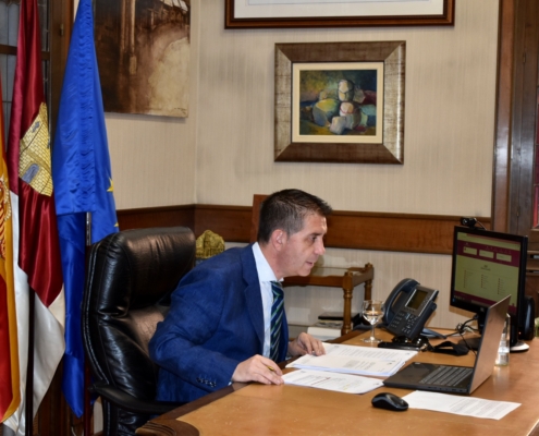 Imagen del presidente de la Diputación de Albacete, Santi Cabañero, durante el Pleno telemático correspondiente a junio en la institución prov ...