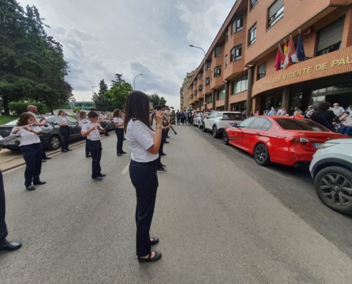 La UM Santa Cecilia, de Hellín, actúa a las puertas de la Residencia San Vicente de Paul