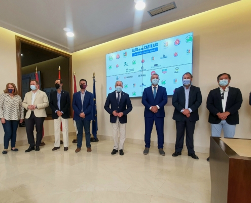 Foto de familia en la presentación de la IX edición del torneo de golf Alps de las Castillas