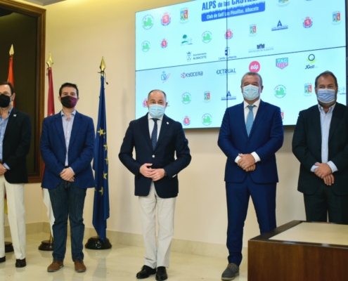 Foto de familia II en la presentación de la IX edición del torneo de golf Alps de las Castillas