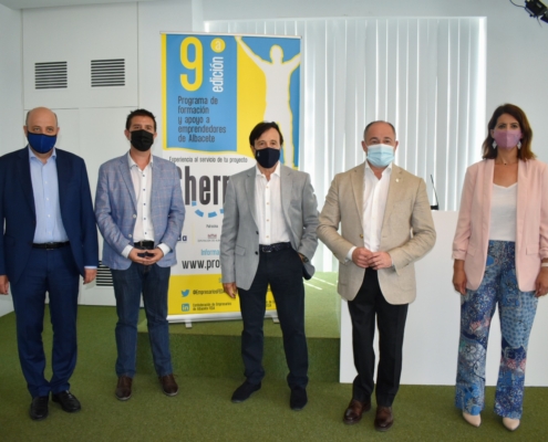 'Foto de familia' de la presentación de la 9ª edición del Programa de Formación y Apoyo a Emprendedores de Albacete 'Sherpa'