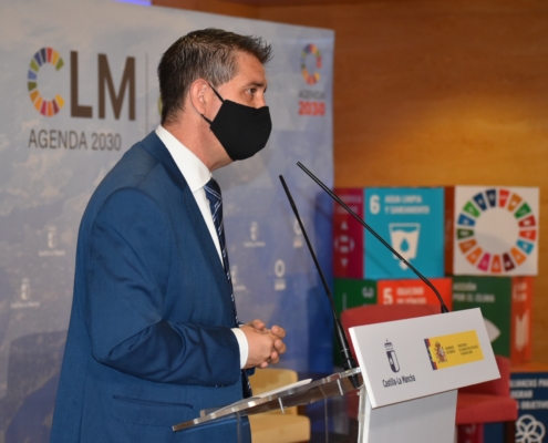 El presidente de la Diputación, Santi Cabañero, interviene en acto de presentación de la Estrategia Agenda 2030 de C-LM