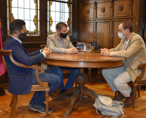 El presidente de la Diputación mantiene un encuentro con el nuevo director del Centro Asociado de la UNED en Albacete, junto al diputado provinci ...