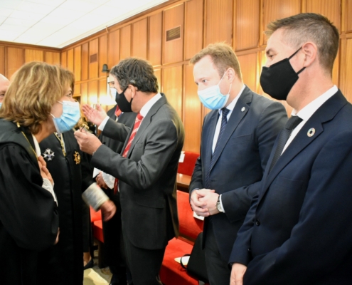 El presidente de la Diputación y el alcalde de Albacete saludan a la Fiscal General del Estado