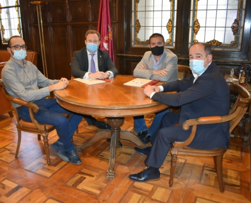 Presidente y vicepresidente de la Diputación y alcalde y vicealdalde de Albacete antes de la firma del protocolo para gran pabellón de ferias