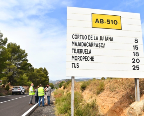 Primer plano del cartel de la AB-510 una de las vías en las que la Diputación ha acometido mejoras