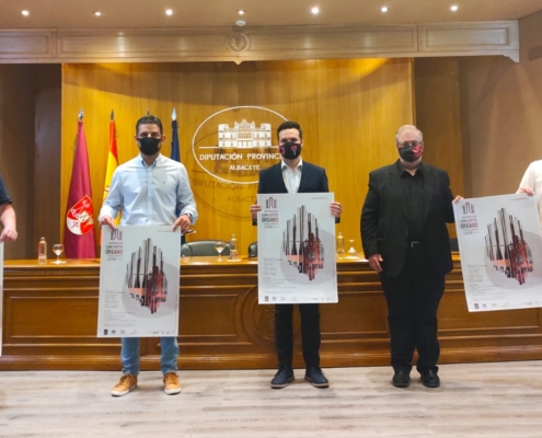 El diputado de Cultura, Miguel Zamora, junto al alcalde de Liétor, Antonio García; al director gerente de Cultural Albacete, Ricardo Beléndez,  ...