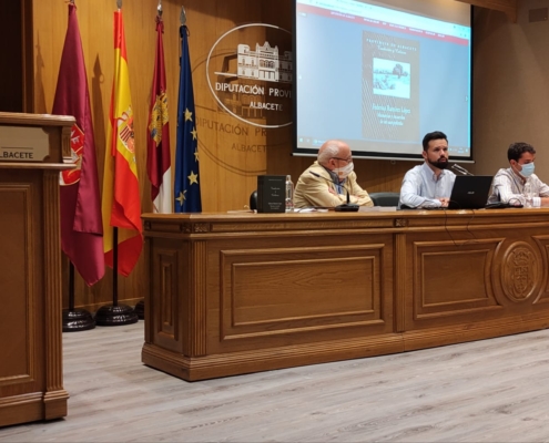 Un momento de la presentación del Número 37 de Tradición y Cultura en el Salón de Actos de la Diputación