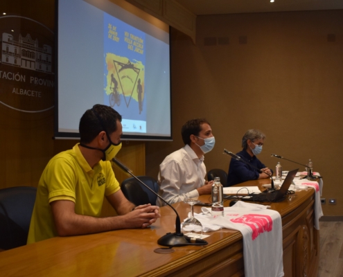 Un momento de la presentación del VII Triatlón Villa de Alcalá del Júcar