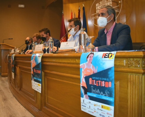 Un momento de la presentación en el Salón de Actos de la Diputación del Campeonato de España de Atletismo