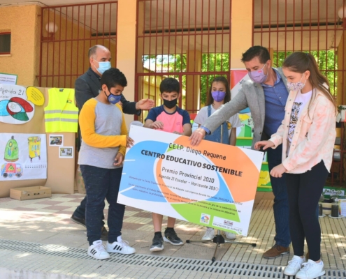 Un momento del acto de entrega del premio Agenda 21 Escolar-Horizonte 2030 en el CEIP Diego Requena