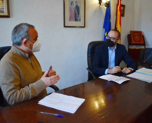 Valera y Torrres durante la reunión en el Ayuntammiento de Vianos