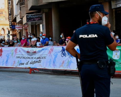 Al fondo, el cartel de apoyo de la Diputación de Albacete al deporte