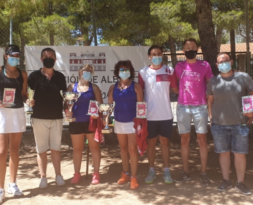 Foto de familia de la entrega de premios del torneo de padel de Diputación celebrado en Cenizate