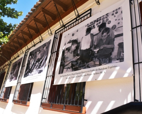 Fotografía de la exposición 'La cuchillería de Albacete en imágenes', propuesta que ya se exhibe en Madrigueras