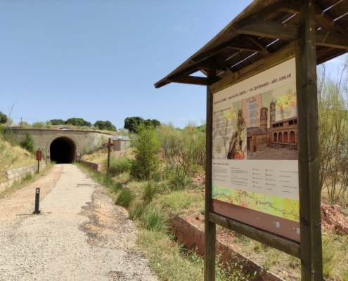 Imagen de la señalética colocada en la Vía Verde de Alcaraz