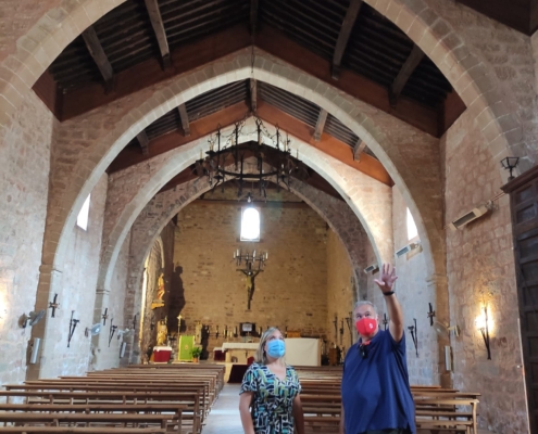 La vicepresidenta provincial, Amparo Torres, junto al primer edil de Villapalacios, José Ángel Rodríguez, en la Iglesia de la localidad donde s ...