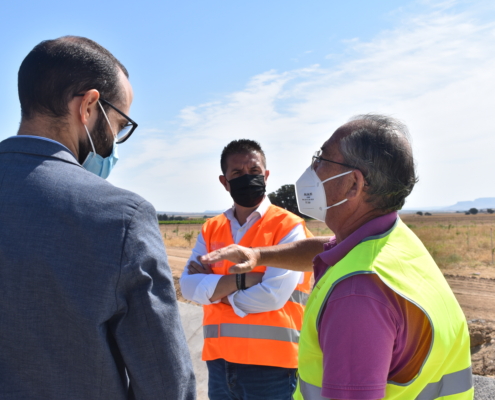 UN MOMENTO DE LA VISITA A LAS OBRAS