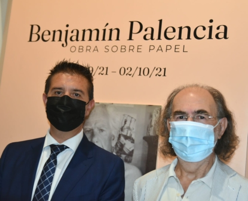El presidente de la Diputación, Santi Cabañero, junto al comisario de la exposición, Ramón Palencia