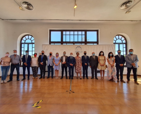 Foto de familia del acto de inauguración del Salón de la Cuchillería