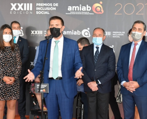 El presidente de la Diputación, Santi Cabañero, durante su intervención en los XXIII Premios Inclusión Social de AMIAB