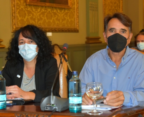 Diputado y diputada de Cs durante el Pleno presencial del 7 de octubre