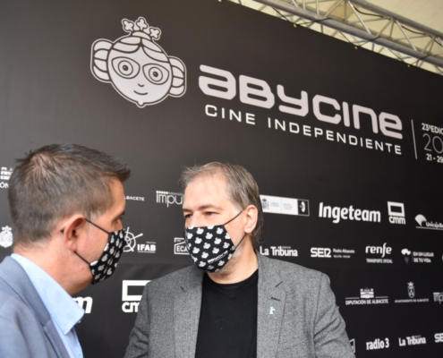 El presidente de la Diputación y el director de Abycine conversan en el photocall del Cine Capitol de Albacete