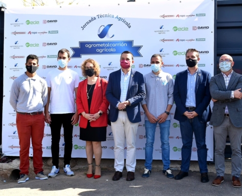 Foto de familia de la Jornada Técnica Agrícola de Agrometal Carrión que se está celebrando en Villamalea