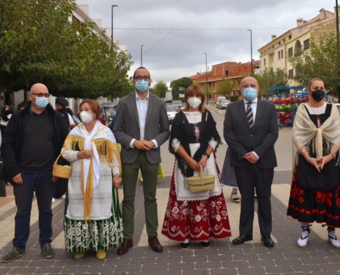 Foto de familia de la inauguración de la XXII Feria de Tradiciones de Yeste