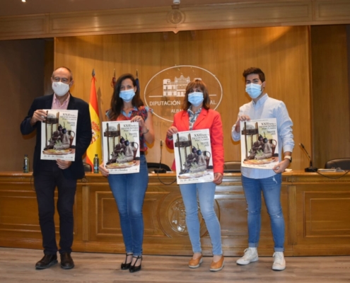 Foto de familia de la presentación de la XXII Feria de Tradiciones de Yeste