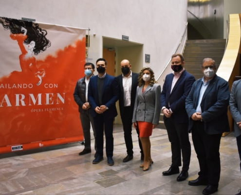 Foto de familia de la presentación de la ópera flamenca 'Bailando con Carmen'