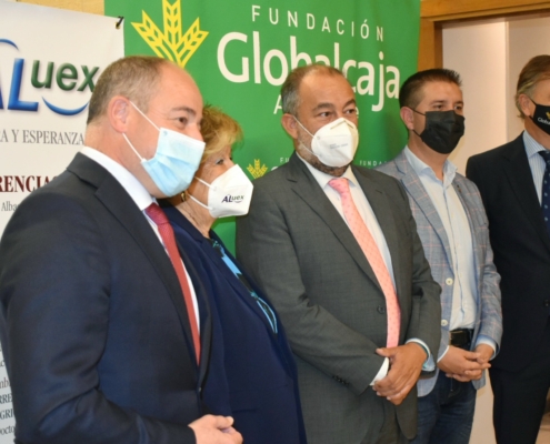 'Foto de familia' en el hall de la Diputación, previa al inicio de la apertura del ciclo de Conferencias y Cursos de Aluex 2021/22